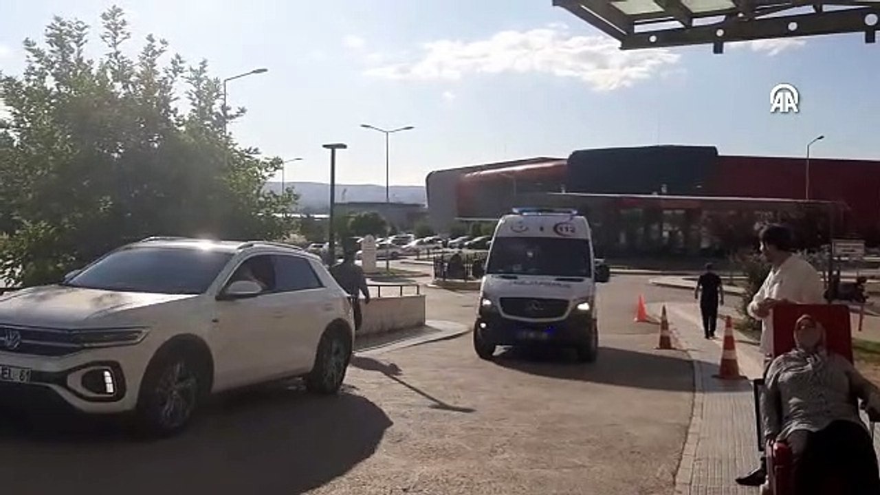 Çorum’da halk otobüsünden düşen kişi yaralandı