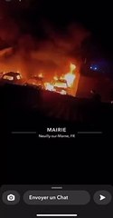 Images saisissantes à Neuilly-sur-Marne où toutes les voitures de la police municipale ont été incendiées.