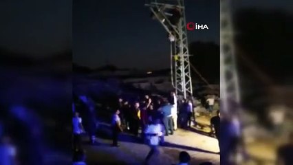 Скачать видео: Yüksek gerilim hattında akıma kapılan şahsı kurtarma mücadelesi cep telefonu kamerasında