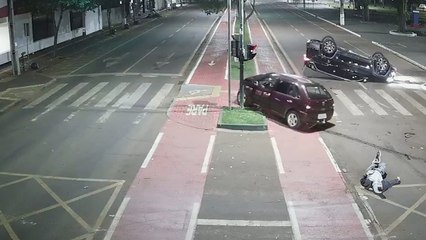 Motorista é ejetado durante acidente no centro de Palotina