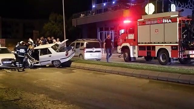 Ters yöne giren otomobil kazaya neden oldu: O anlar kameralara yansıdı