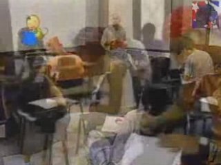 Una clase en cuba con un maestro de verdad y no un televisor