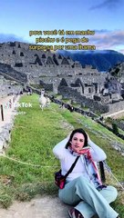 Llamas interrumpen fotografía de turista brasileña