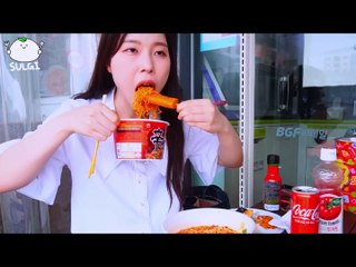 ASMR MUKBANG Outside of Convenience store, Stir-Fried Shin Ramen, Triangular Gimbap, Cup noodles.