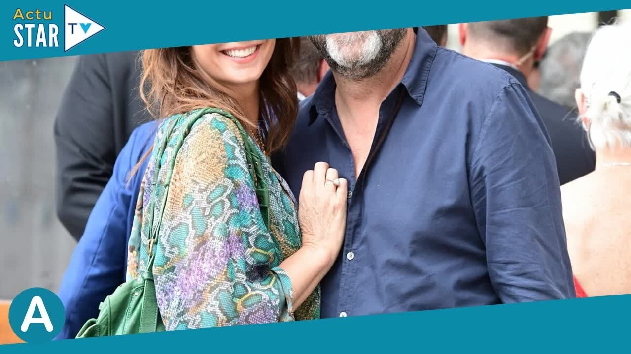 PHOTOS Julia Vignali et Kad Merad complices et amoureux pour un mariage : sortie entourés d'autres V