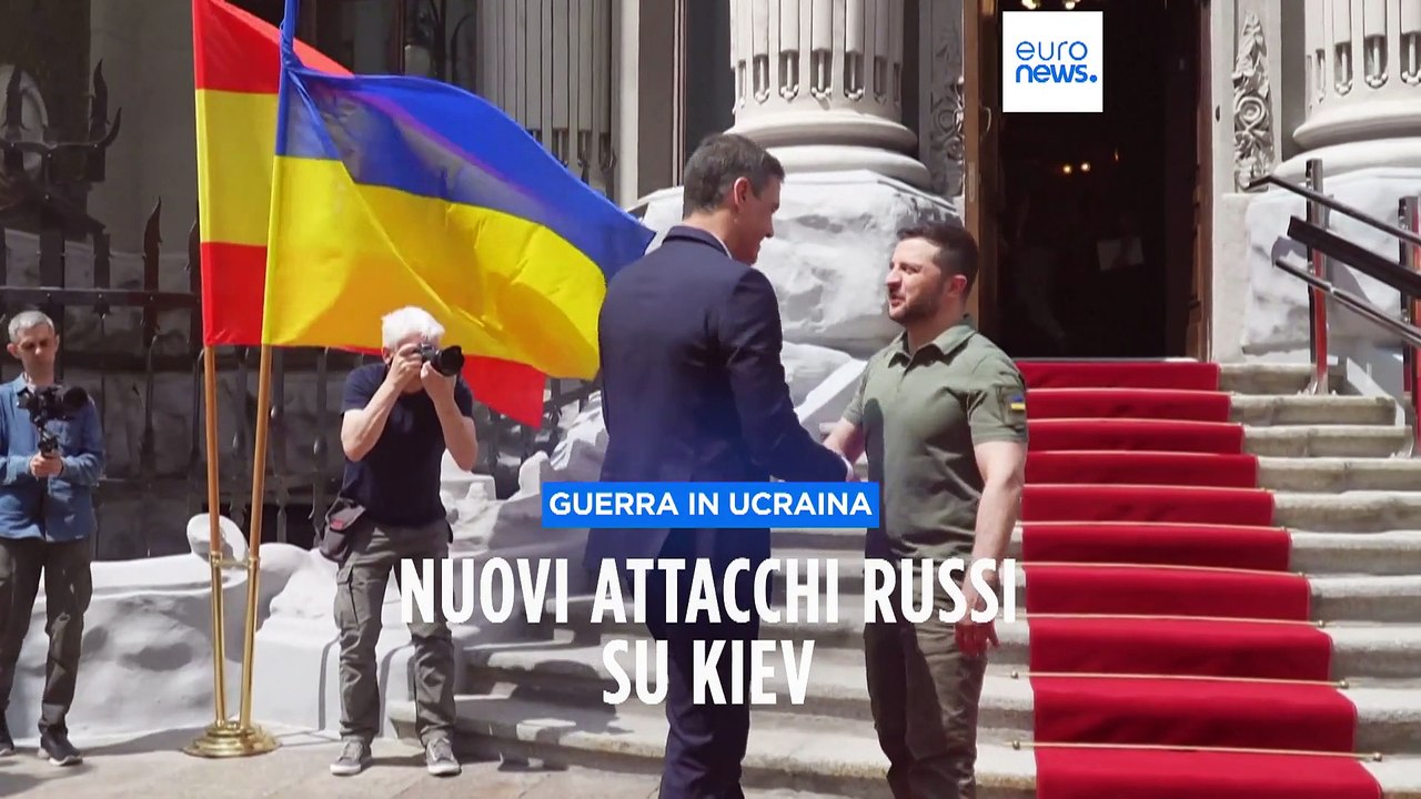 Droni russi su Kiev, dopo 12 giorni. Zelensky: "Nuove sanzioni ai nemici dell'Ucraina"