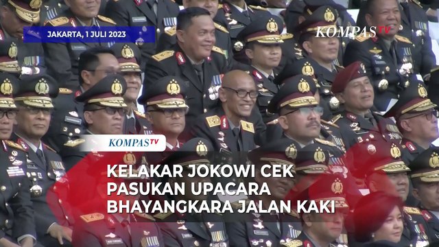 Kelakar Jokowi Cek Pasukan Upacara Bhayangkara Berjalan Kaki: Saya Masih Kuat