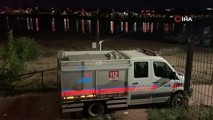 Dengesini kaybederek gölete düşen genç kayboldu