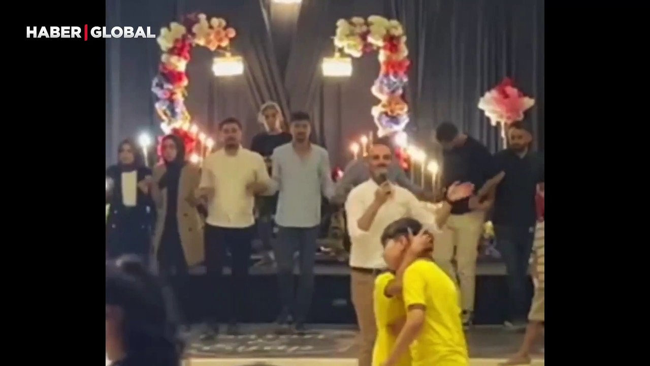 Düğünde davulcunun şovu, hayatının şoku oldu: Şarkıcı neye uğradığını şaşırdı