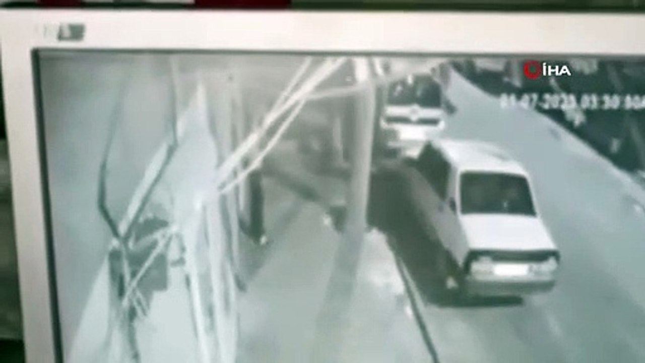 So öffneten sie in einer Minute die Autotür und stahlen die Zutaten darin