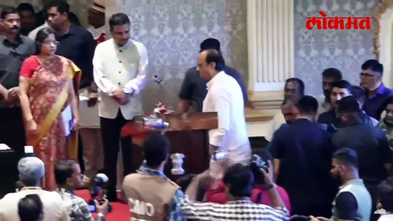 अजितदादांची एण्ट्री, शपथ घेताना काय घडलं?