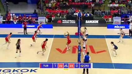 Ebrar Karakurt'tan muhteşem smaç!