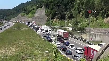 Un accident en chaîne a créé de longues files de véhicules au passage à niveau de l'autoroute TEM Bolu