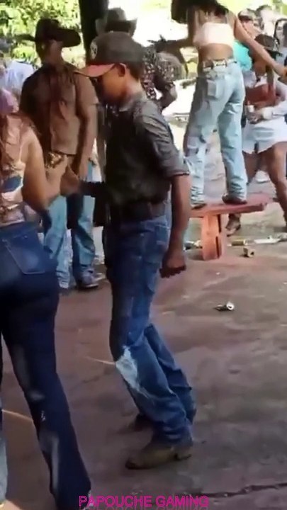 le petit cowboy il s'y croit