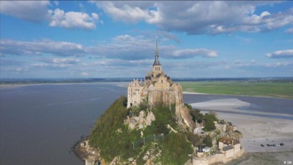 لماذا يحب السياح زيارة جبل القديس ميشيل في فرنسا؟