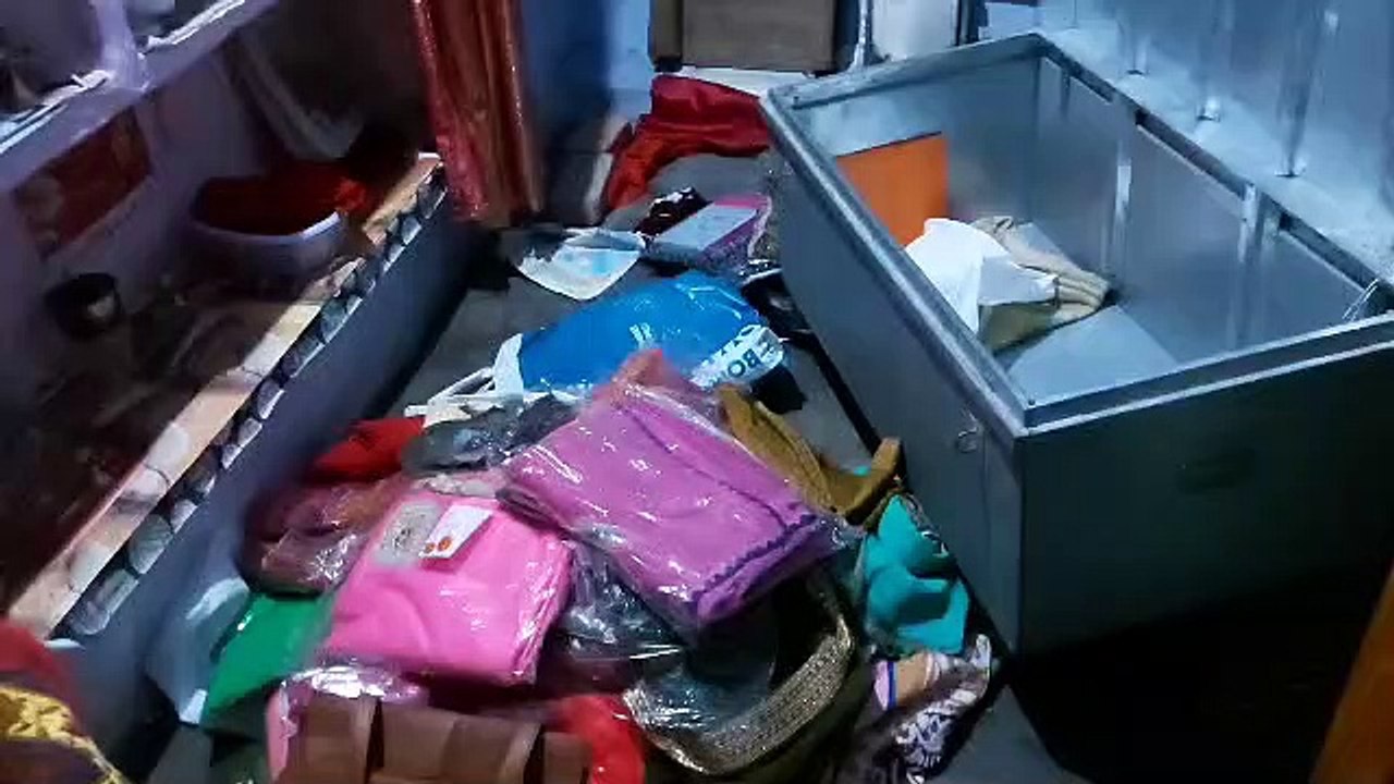 सूने मकान सक तीन लाख के गहने व नकदी चोरी
