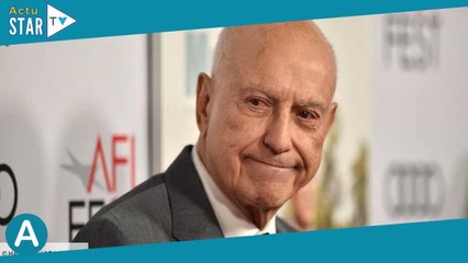 Tải video: Mort d'Alan Arkin : les stars américaines lui rendent hommage