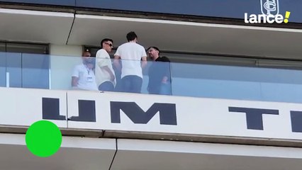 Novo reforço do Timão, meia Matías Rojas assiste a jogo do novo time em acento privilegiado da Arena