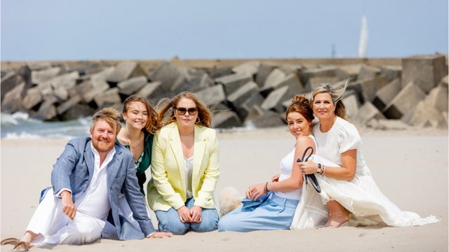 GALA VIDEO - Máxima et Willem-Alexander des Pays-Bas à la plage : avec leurs filles, ils prennent la pose !