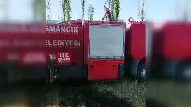 Balya makinesinden sıçrayan kıvılcım tarlayı yaktı