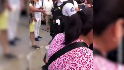 Paris'teki protestolarda down sendromlu bir çocuk Fransız polisi tarafından saldırıya uğradı