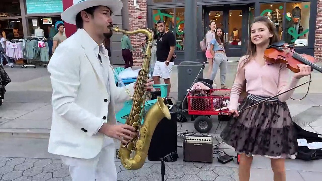 L'Amour Toujours - Karolina Protsenko (feat. Daniele Vitale) - Violin and Sax Street Performance
