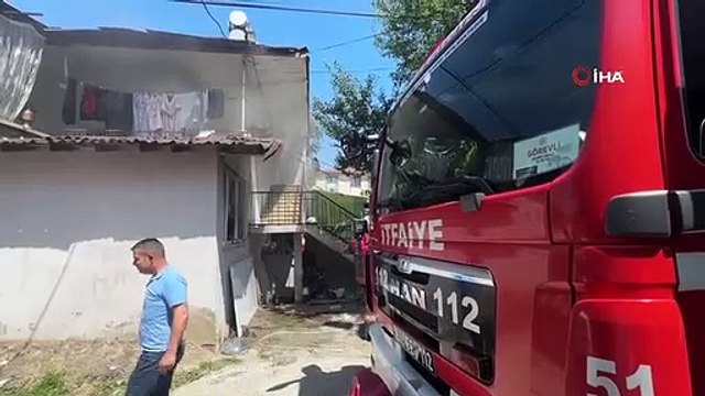 La bouilloire a brûlé la maison, les pompiers ont éteint la maison en feu
