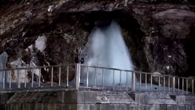 Aarti Performed at Shri Amarnath Cave Shrine in Jammu & Kashmir I Source Shri Amarnath ji Shrine Board