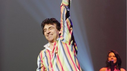 Voici - Obsèques de Claude Barzotti : l'hommage bouleversant de ses filles Sarah et Vanessa