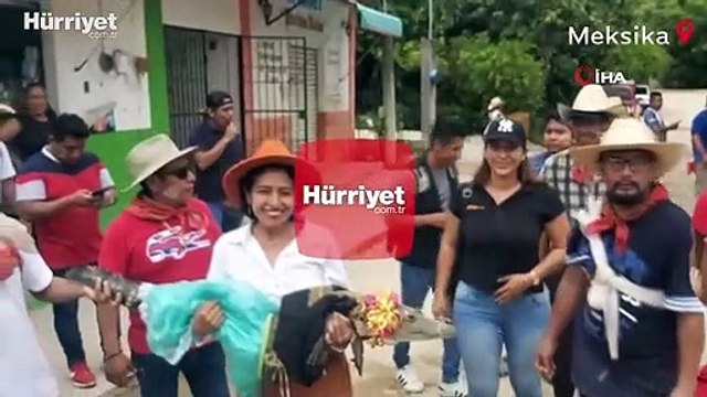 Meksikalı belediye başkanı timsahla evlendi, gelinlik giydirdi, dans etti