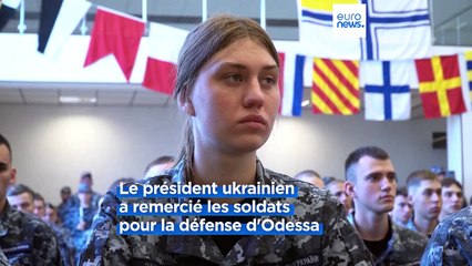 Volodymyr Zelensky célèbre la marine à Odessa, avancées russe à l'est