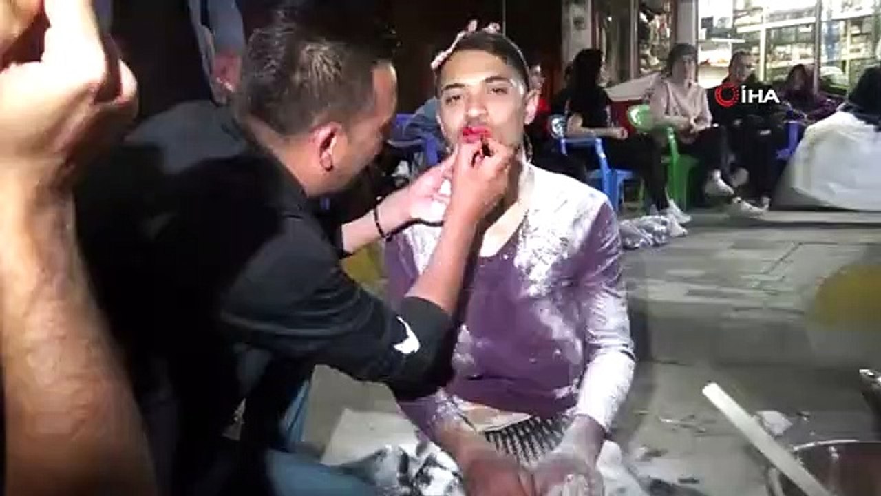 Die Tradition der „männlichen Folter“ wird beim Bräutigam fortgeführt