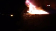 Ardahan'da tek katlı ev alev alev yandı: Yangına bahçe hortumla müdahale ettiler