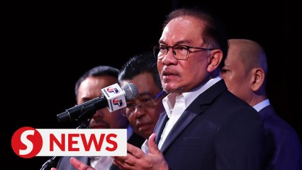 Take action against bad apples who tarnish civil service image, says Anwar