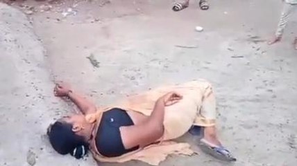 सहरसा: मानवता हुआ शर्मसार एक महिला को बेरहमी से पीटा