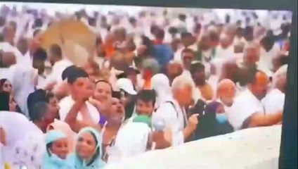 Şeytan taşlarken kendinden geçti! Taş yetmedi, koltuk değneğini silah gibi kullandı