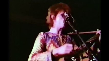 Скачать видео: David Bowie - Starman - live 1972 (rare footage - 2016 edit)