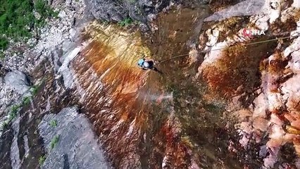 Yok böyle hobi...Uludağ'ın en dik şelalelerinden iple indiler