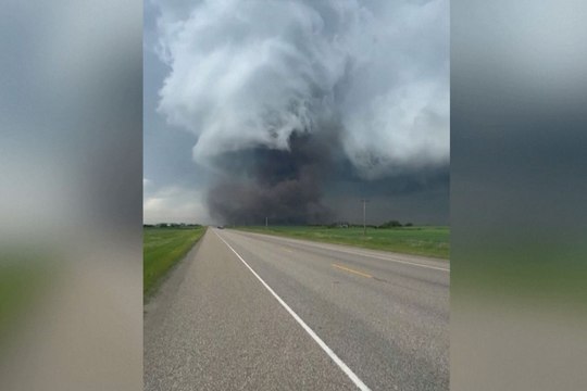 Tornado slams Alberta on Canada Day