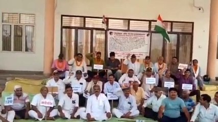 वन रैंक-वन पेंशन... पूर्व सैनिकों ने शांतिपूर्वक दिया धरना