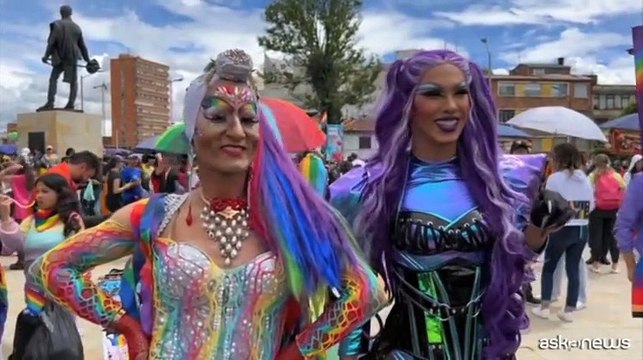 Drag queen e bandiere arcobaleno: marcia dell'orgoglio Lgbtq+ a Bogot?