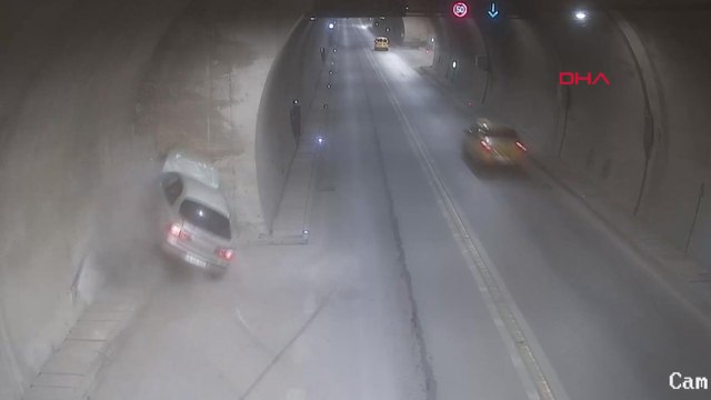 Tünelde sollama yaparken direksiyon hakimiyetini kaybedip duvara çarptı