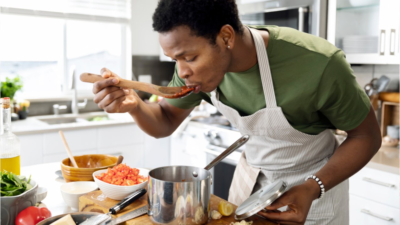 Versalzene Speisen retten: So funktioniert es