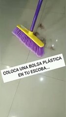 Este es el motivo por el que cada vez más gente pone una bolsa de plástico en la escoba