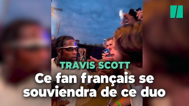 Travis Scott donne son t-shirt « Utopia » et ses baskets à un fan français en plein concert