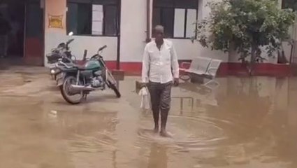 हमीरपुर: बारिश के बाद कस्बे में भीषण जलभराव, लोगों की बढ़ी मुश्किलें