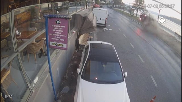 Sarıyer'de feci kaza, lüks cip taklalar atarak durdu