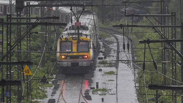 Mumbai Local Train: कई लाइनों पर आज प्रभावित रहेगी मुंबई लोकल ट्रेन सेवा