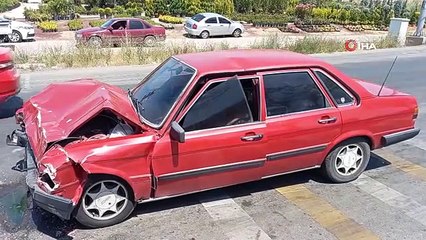 Collision avec la voiture qui attendait au feu rouge： 4 blessés