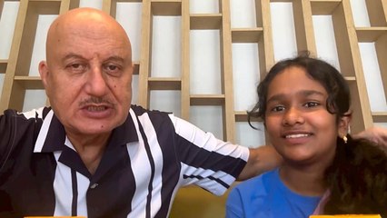Anupam Kher का Satish Kaushik Daughter Vanshika Kaushik Lunch Treat Video Viral | Boldsky